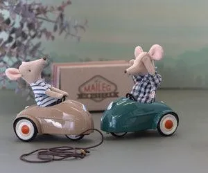 Heirloom Toy | Mouse Car- Brown | Maileg