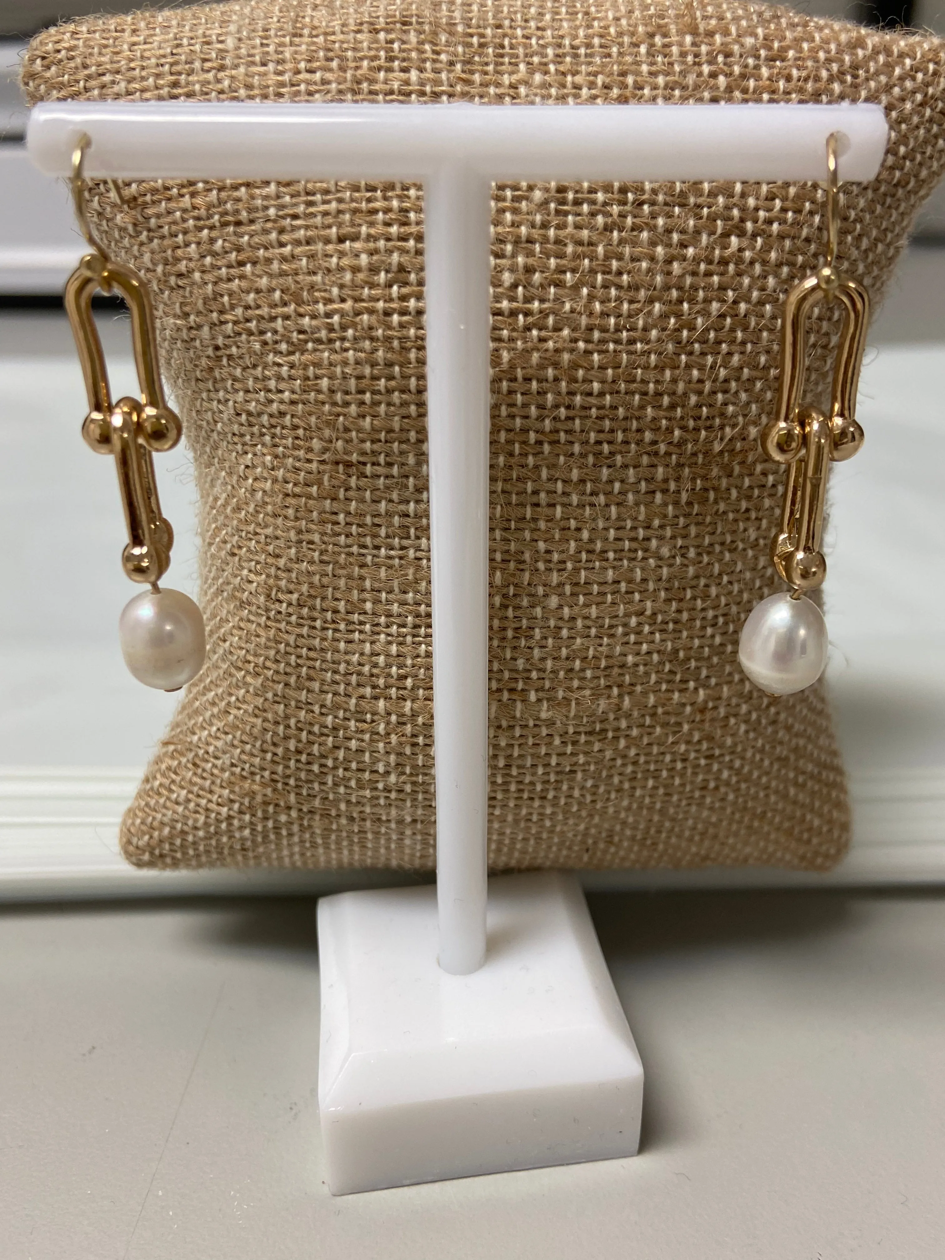 Interlocking Pearl Drop Earring