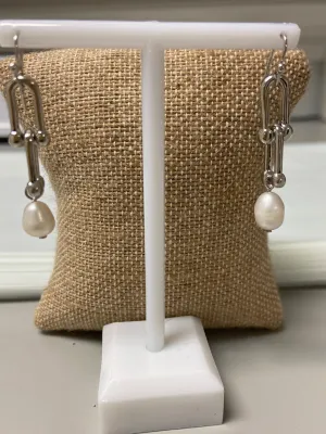 Interlocking Pearl Drop Earring