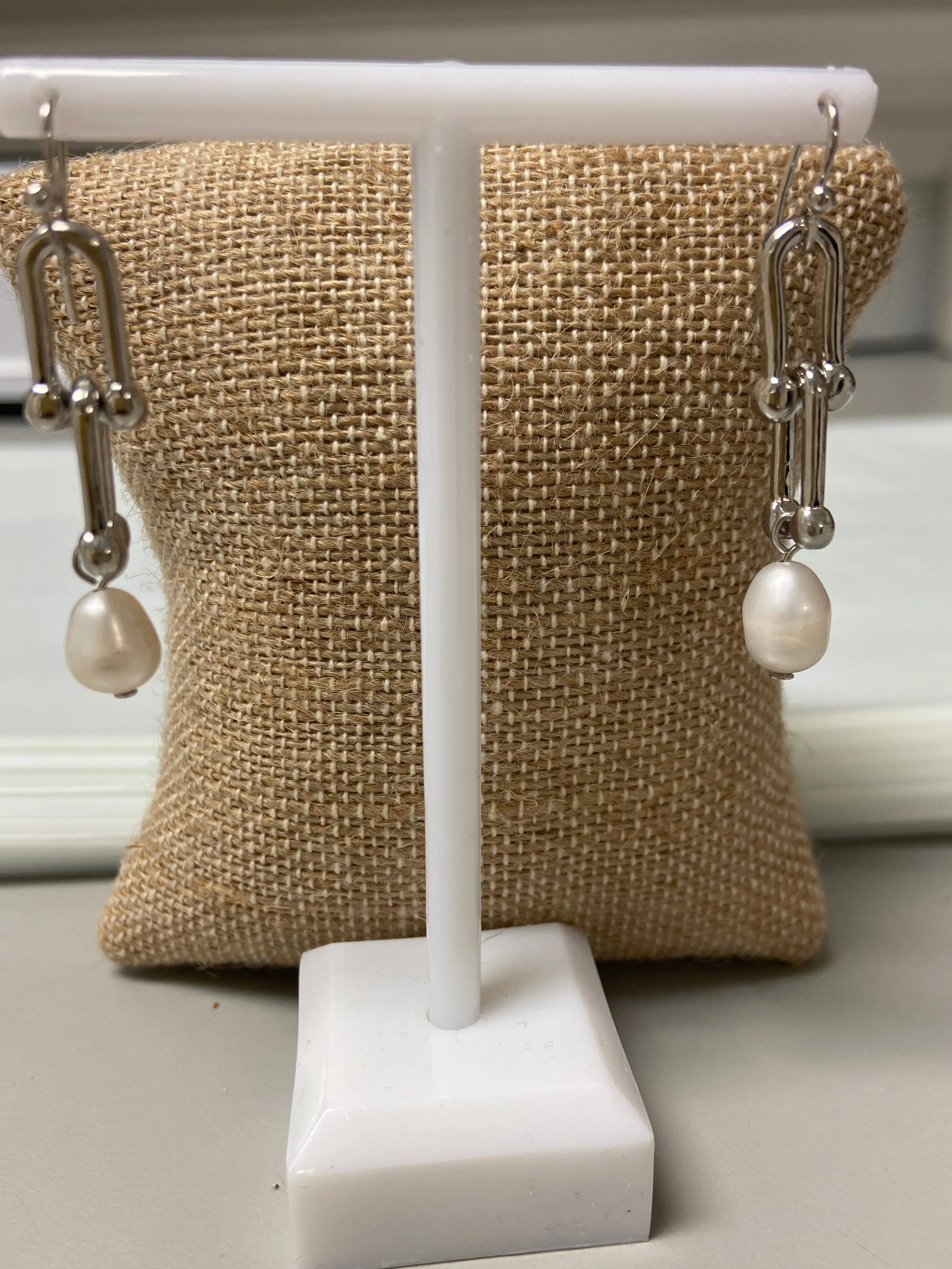 Interlocking Pearl Drop Earring